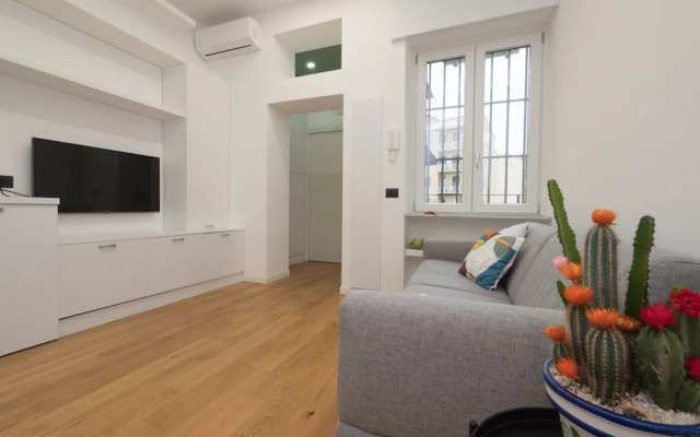 Farini - Charming One-bedroom Apartment in Isola Area