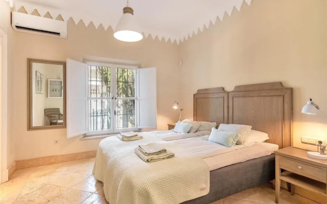 Super Villa Near Beach with Heated Pool