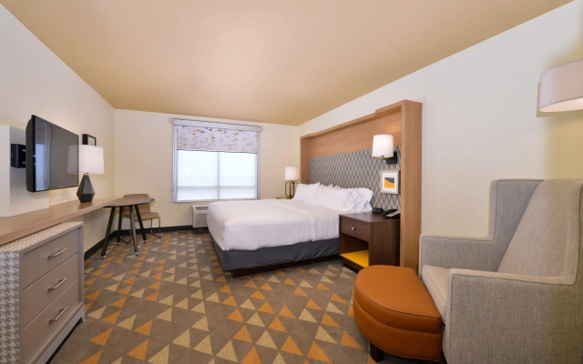 Holiday Inn Kansas City Airport by IHG