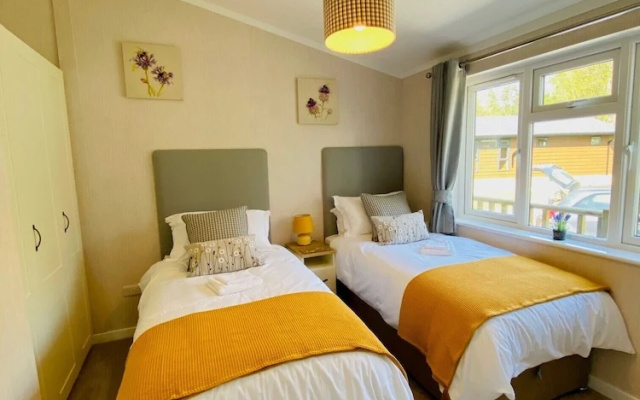 Hollicarrs - Wildflower Lodge
