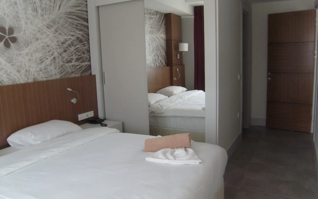 Marine Suites and Spa