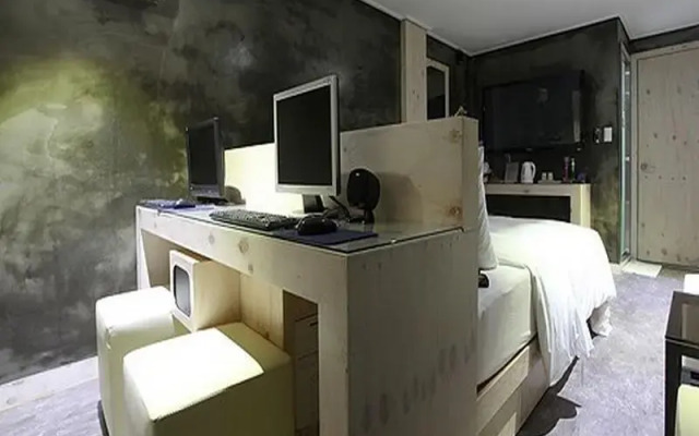 One Night and Two Days Hotel