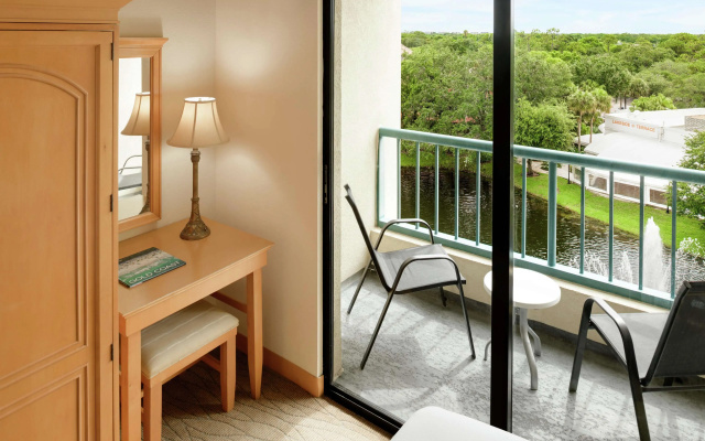 Hilton Boca Raton Suites