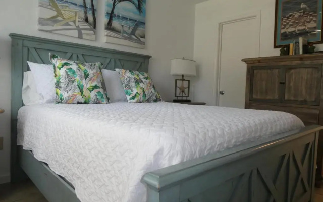 Beachside Bungalow: Surfside I #104