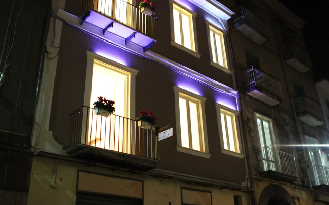 900 B&B