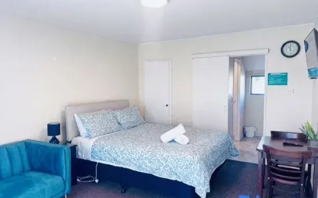 Merivale Court Studio-Unit 6