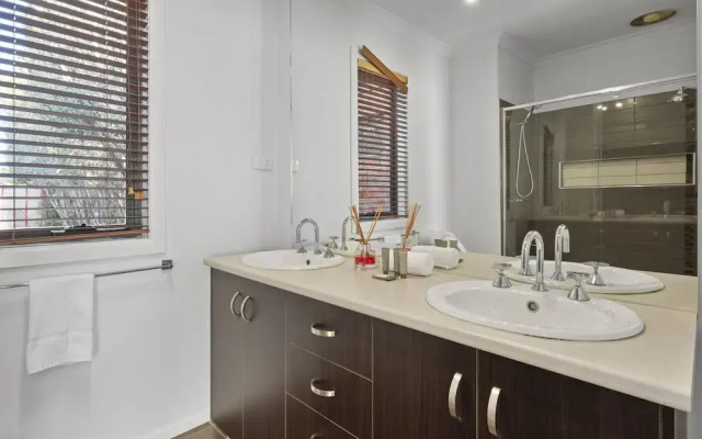 Family Escape With Private Courtyard