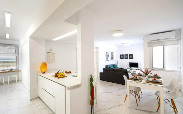 Mackenzie Leo Seafront Suite