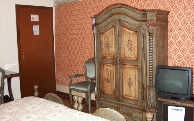B & B Privacy