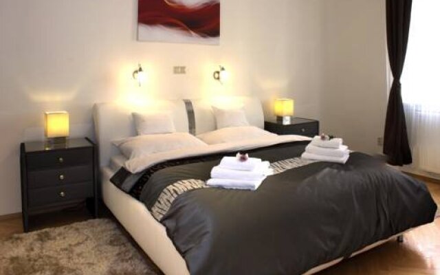 Hotel Apartments Templova комната для гостей