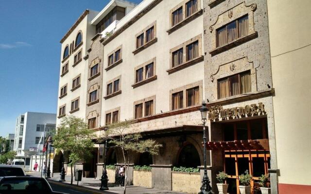 Hotel De Mendoza вид на фасад