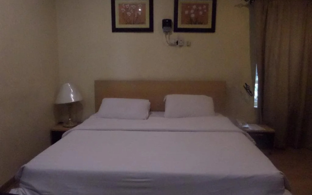 Noahs ark hotel and suites