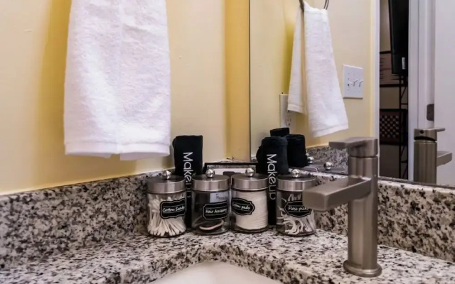Family-friendly 3BR w/ Hot Tub & Games
