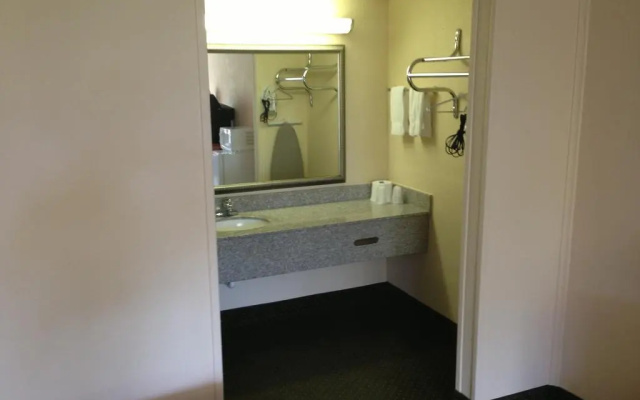 EZ Travel Inn