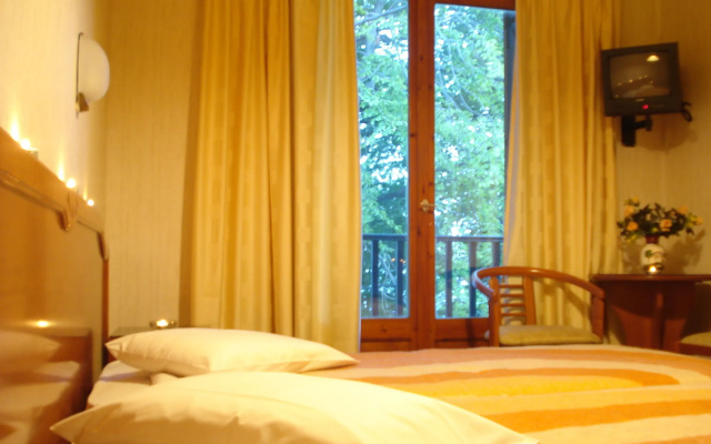 Hani Zisi Hotel