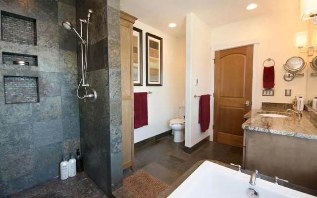 Luxury Lookout Hood Canal Vacation Rental
