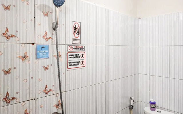 RedDoorz Syariah Near Lapangan Persijam Jambi