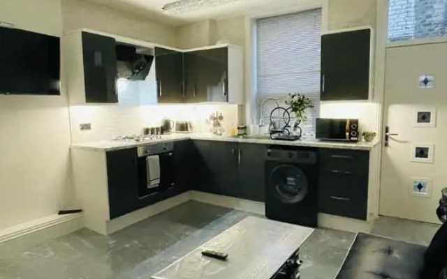 3 Bedroom Whalley Aparthotel