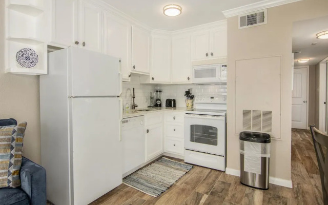 Seascape 1322 2 Bedroom Condo by RedAwning