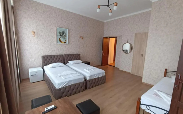 Guri Hotel