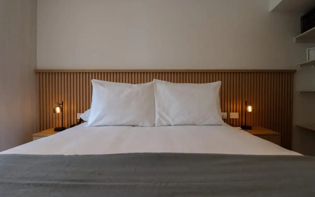 w Stylish 2BR Retreat w Balcony in Miraflores