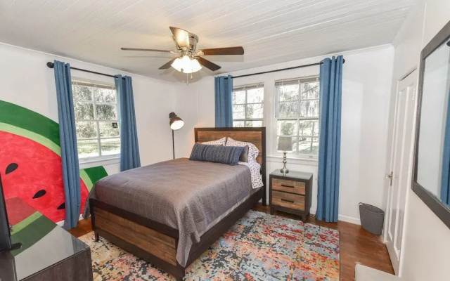 Summertime Pet-friendly 30 min Savannah