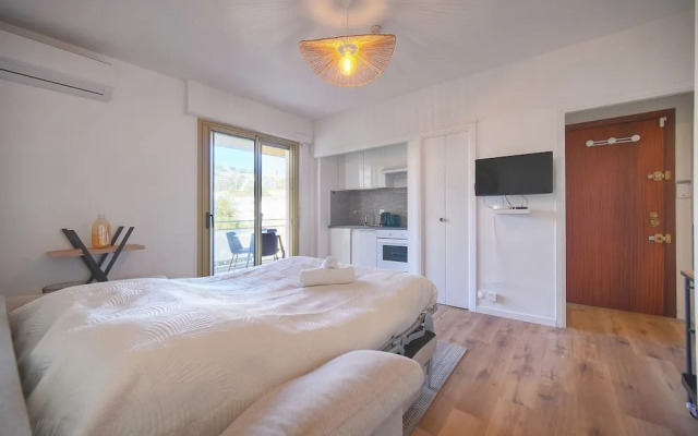 Lumineux Studio Avec Loggia A0b203