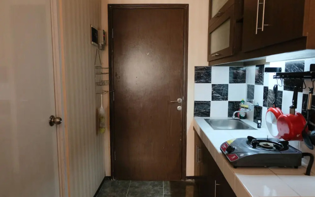 Homey And Cozy Studio Room At Suites @Metro Apartment