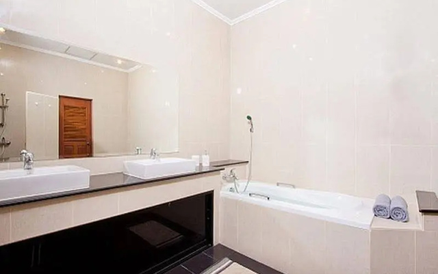 Villa Aromdee A