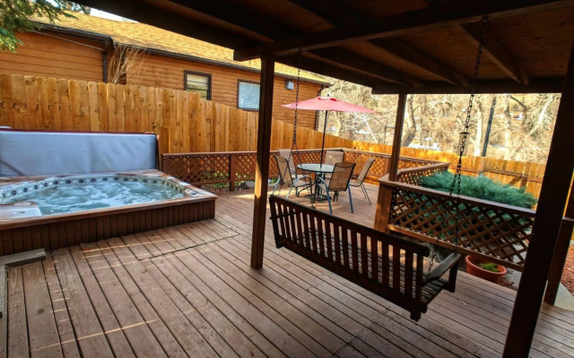 Foot of the Mountain Motel