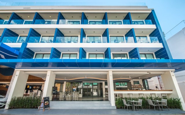 Отель Clover Patong Phuket Таиланд, Карон-Бич - отзывы, цены и фото номеров - забронировать отель Clover Patong Phuket онлайн вид на фасад
