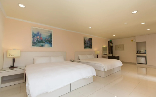 F Hotel - Sanyi
