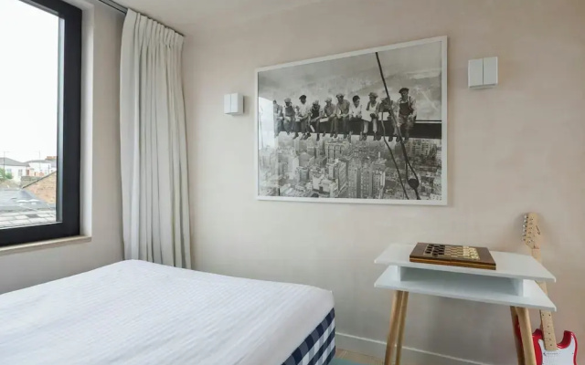 Blythe Road by Onefinestay