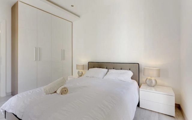 Splendid Apartment, Steps Away From the Sea