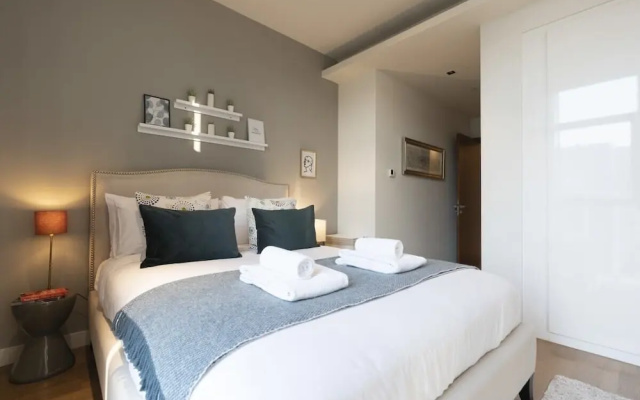 Luxury Apartment, Stroll Away From City Walk!