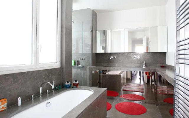 Outstanding 2 bedrooms with a terrific Eiffel Tower view
