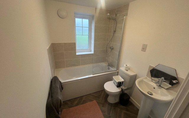 Modern Flat near Anfield & Free Parking