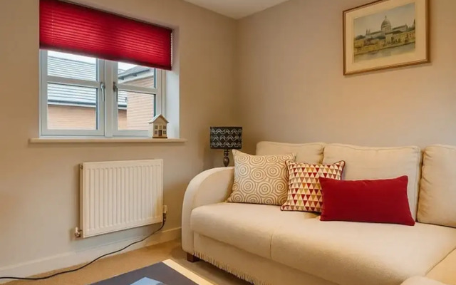 Elegant 2Bd Townhouse In Thirsk: Cozy & Stylish
