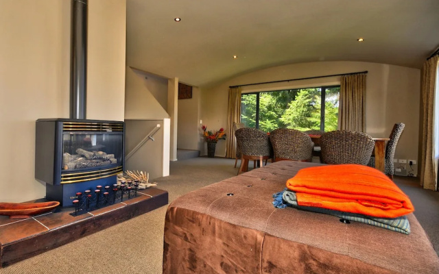 Style and comfort on Greenstone Place – Fernhill