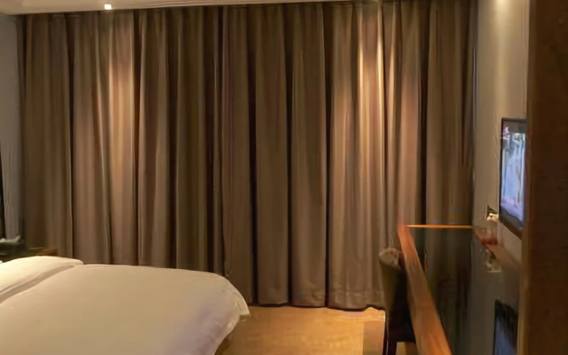 Longshan Hotel