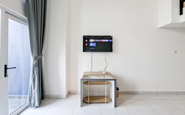 Cozy White Loft Studio At Kingland Avenue Apartment