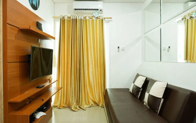 2BR Apartment with Sofa Bed at Woodland Park Residence By Travelio