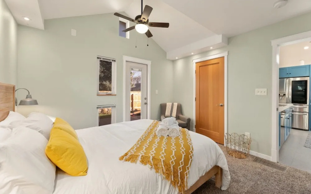 Vibrant Downtown Bungalow – Walk Everywhere!