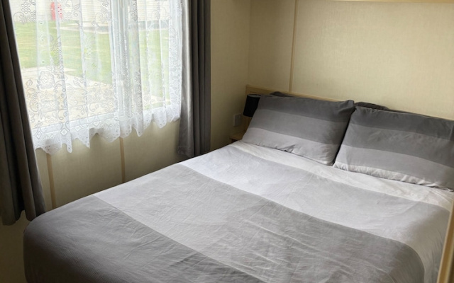 Cabin Sleeps 8 With Indoor Pool