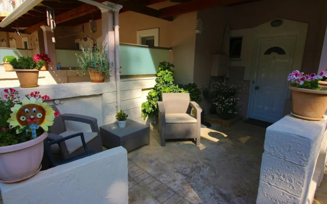 Santa Barbara Lakis Apartments