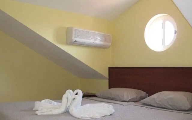 Villa RN4D by JoyLettings