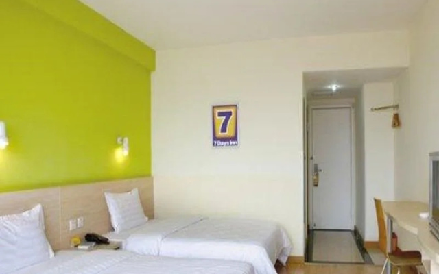 7Days Inn Korla Li Xiang Road Kongque River Branch