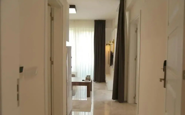 In Suit Luxury Hotel