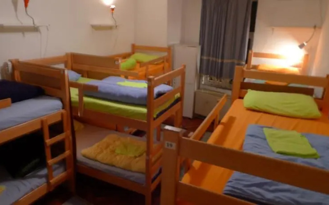 Chillton Hostel
