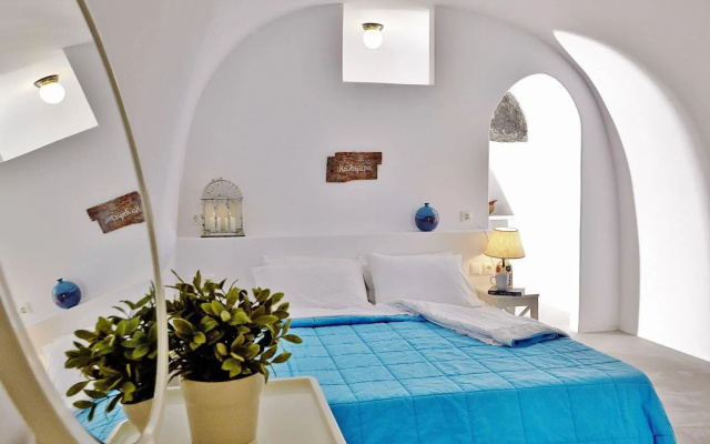 Liakada Oia Suites